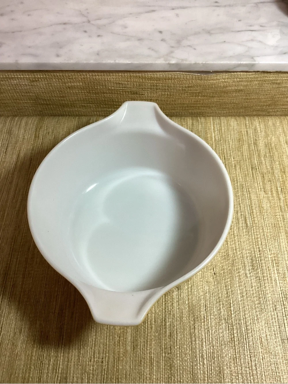 Vintage Pyrex Butterfly Gold Casserole Dish 2.5 Qt